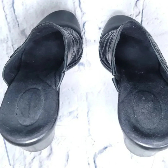 Clarks Bendable Womens Sz 9 Slip On Clogs Mules Black Leather Monochrome Classic - Picture 9 of 10